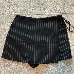 FOREVER 21 Wrap Skort Skirt Mini Striped Black White Size Medium
